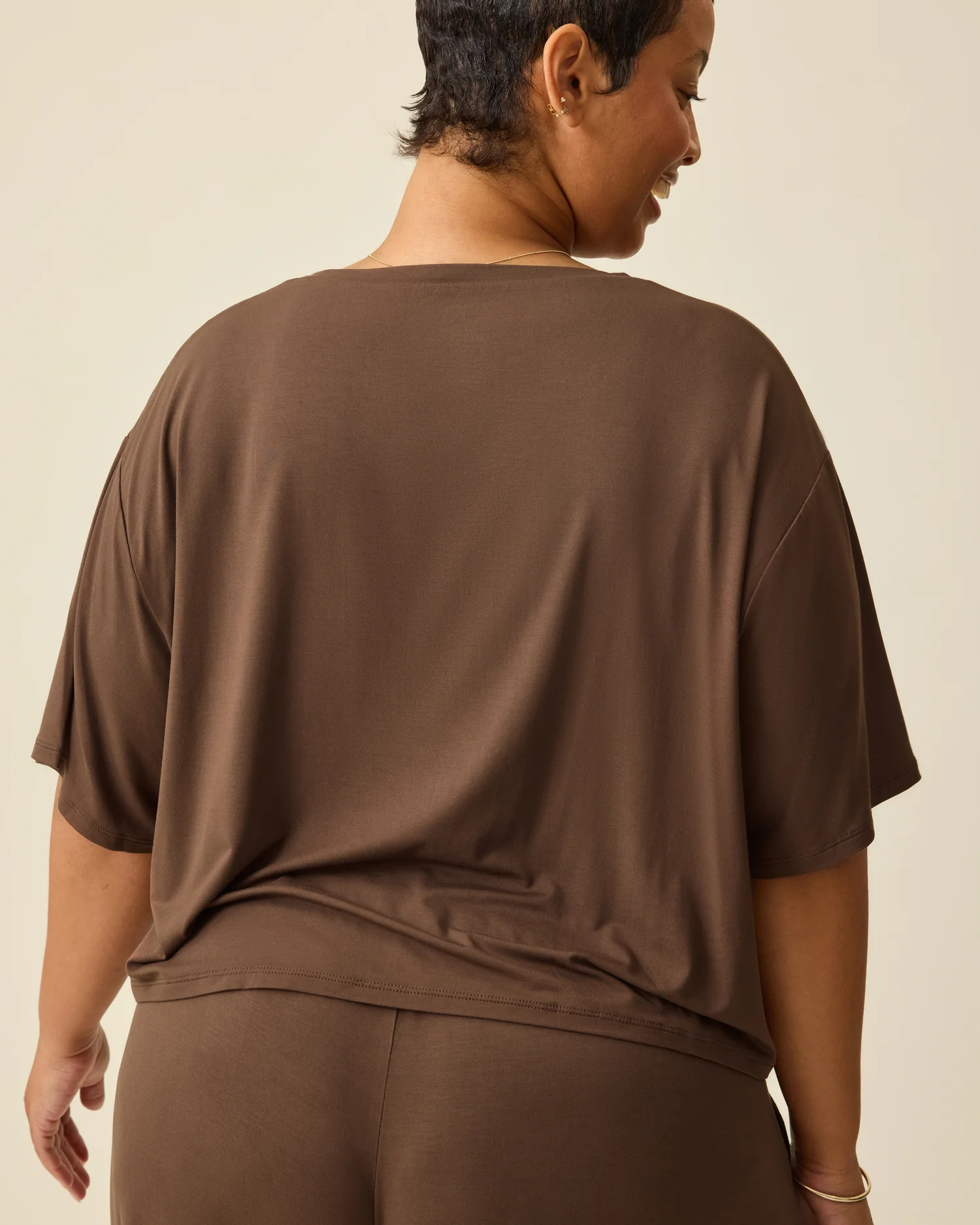Aria Bamboo Casual Cropped Short Sleeve Top | Chocolate - Image 3