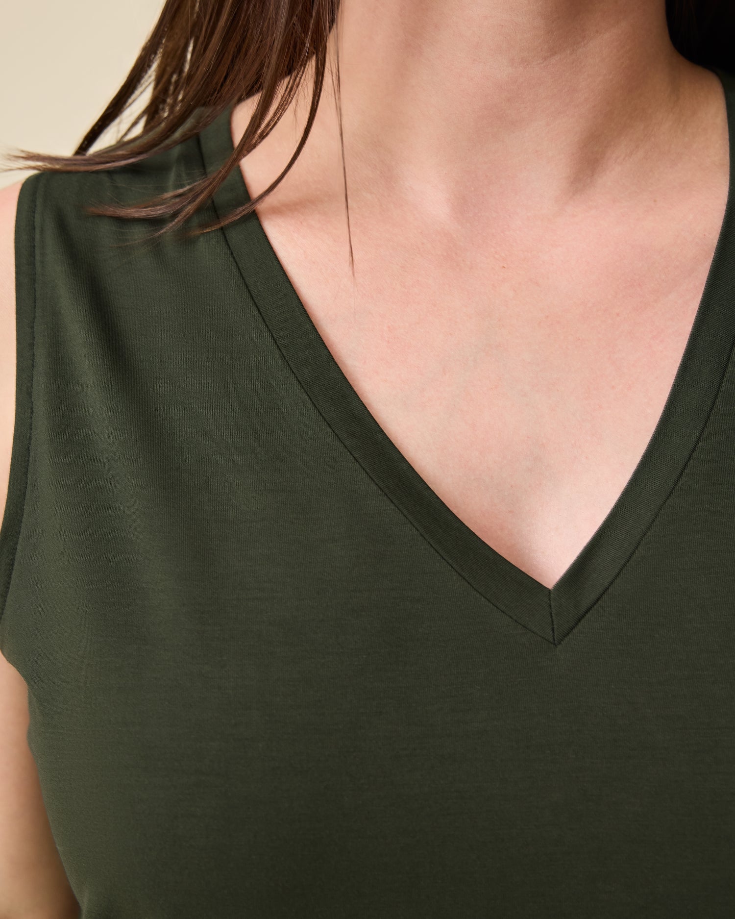 Aria Bamboo Cropped V-neck Tank | Thyme - Image 3