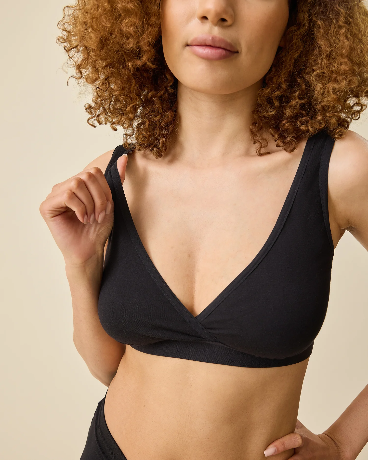 Every Stage Crossover Bra | Black